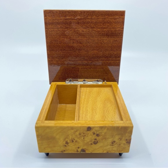 Beautiful Italian Burl Wood Floral Inlay House Of Goebel Strangers In The Night - Picture 7 of 16